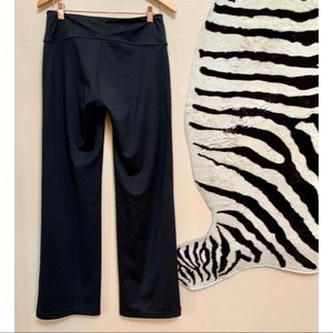 Z BY ZELLA BLACK YOGA PANTS WITH FLARED LEG SIZE S